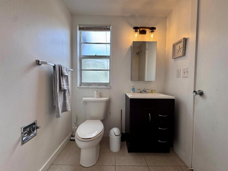 More Photos Of 202 Lucerne Ave, Lake Worth Apartments For Sale