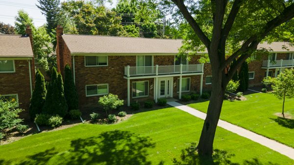 More Photos Of 516 Neff Ln, Grosse Pointe Apartments For Sale