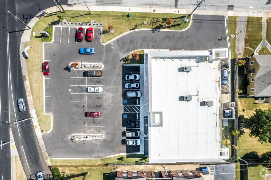 More Photos Of 2847 Poplar Ave, Memphis Storefront Retail Office For Lease