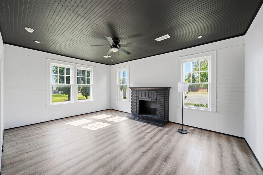 More Photos Of 2405 Prince St, Conway Office For Sale