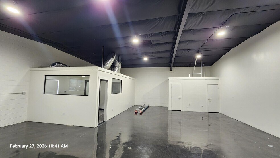 More Photos Of 1119-1121 Brookhaven Dr, Clovis Warehouse For Lease