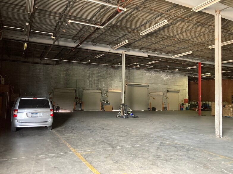 More Photos Of 803 N Oakland St, Gastonia Manufacturing For Lease