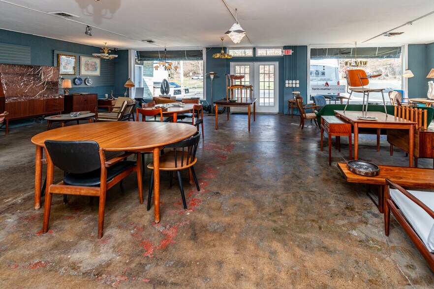 More Photos Of 99 S Main St, Lambertville Storefront For Sale