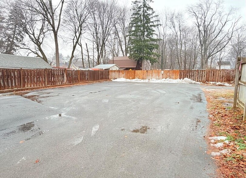 More Photos Of 87 Lake St, Hamburg General Retail For Sale