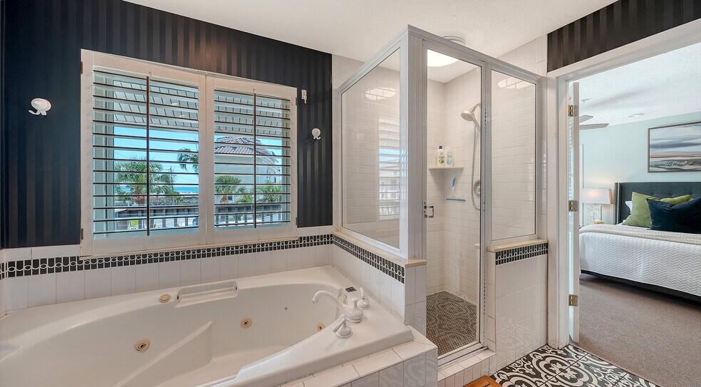 More Photos Of 5610 AVENIDA DEL MARE, Sarasota Specialty For Sale