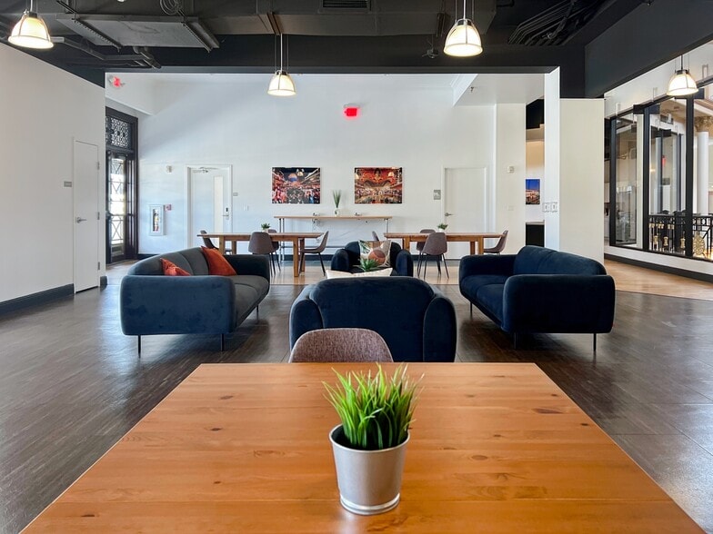More Photos Of 122 W Pine St, Orlando Coworking Space