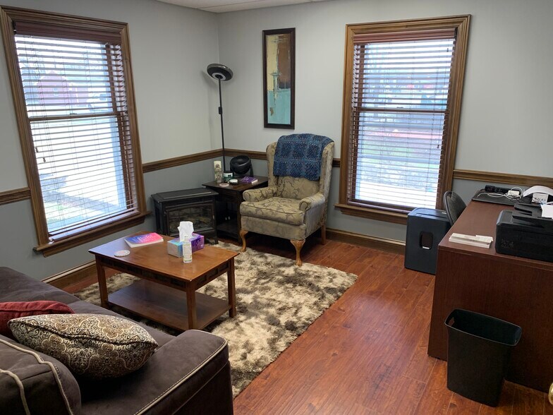 More Photos Of 93 W Franklin St, Centerville Office For Lease