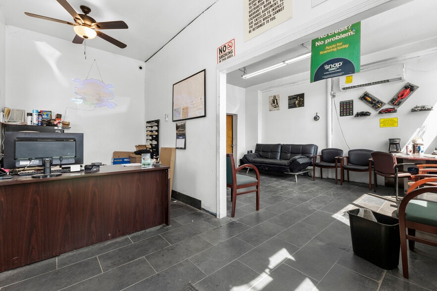 More Photos Of 10200 Whittier, Detroit Auto Repair For Lease