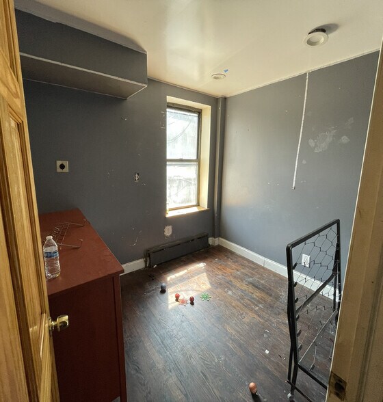 More Photos Of , Brooklyn Unknown For Sale