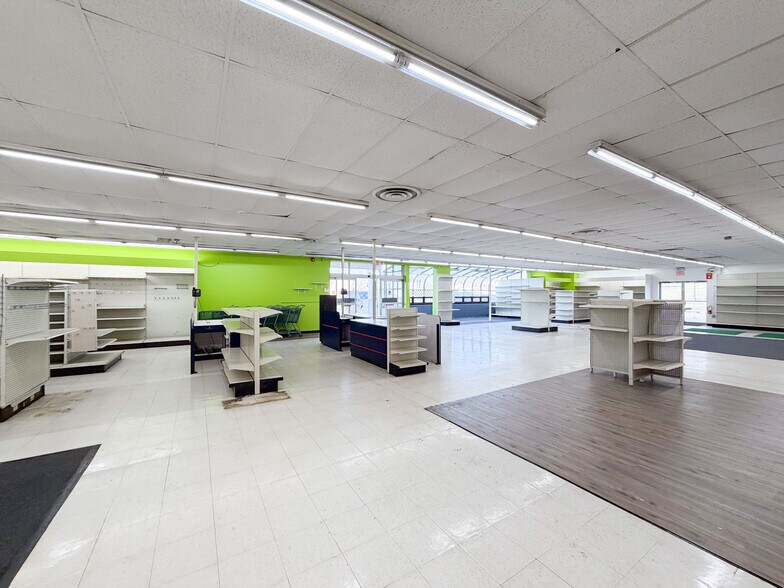 More Photos Of 147 Meriden Rd, Middlefield Garden Center For Lease