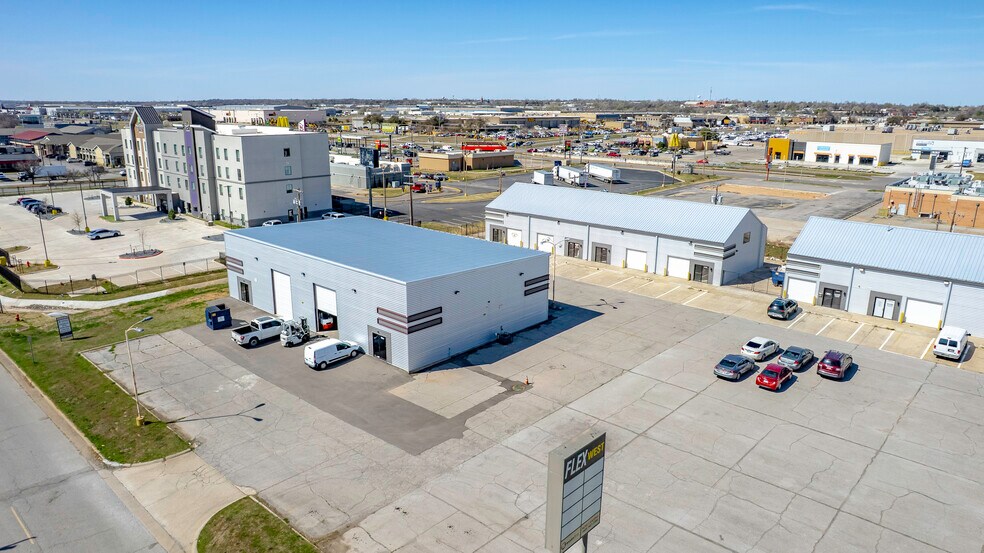 More Photos Of 4403-4411 SW 3rd St, Oklahoma City Showroom For Sale