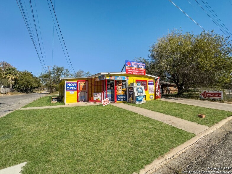 More Photos Of 702 Avenue H, Poteet Freestanding For Sale