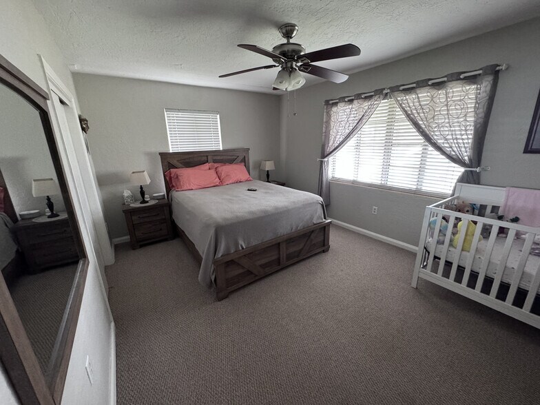 More Photos Of 2030 Bee Ridge Rd, Sarasota Office Residential For Sale