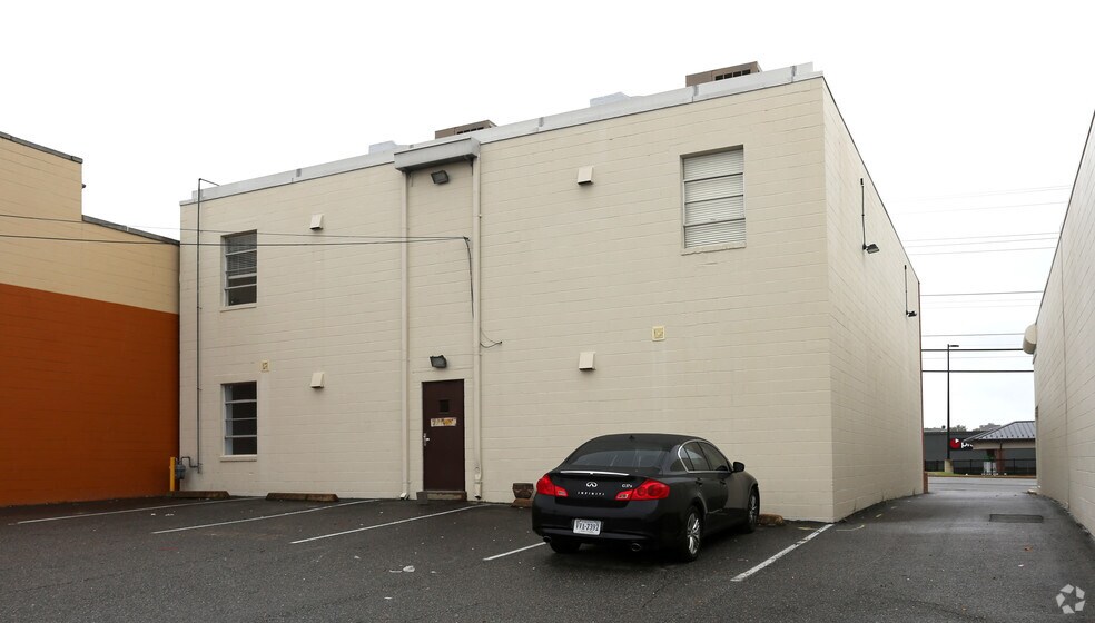 More Photos Of 4912 W Broad St, Richmond Office For Sale