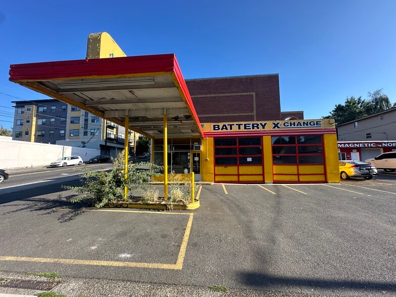 More Photos Of 2003 SE Belmont St, Portland Auto Repair For Sale