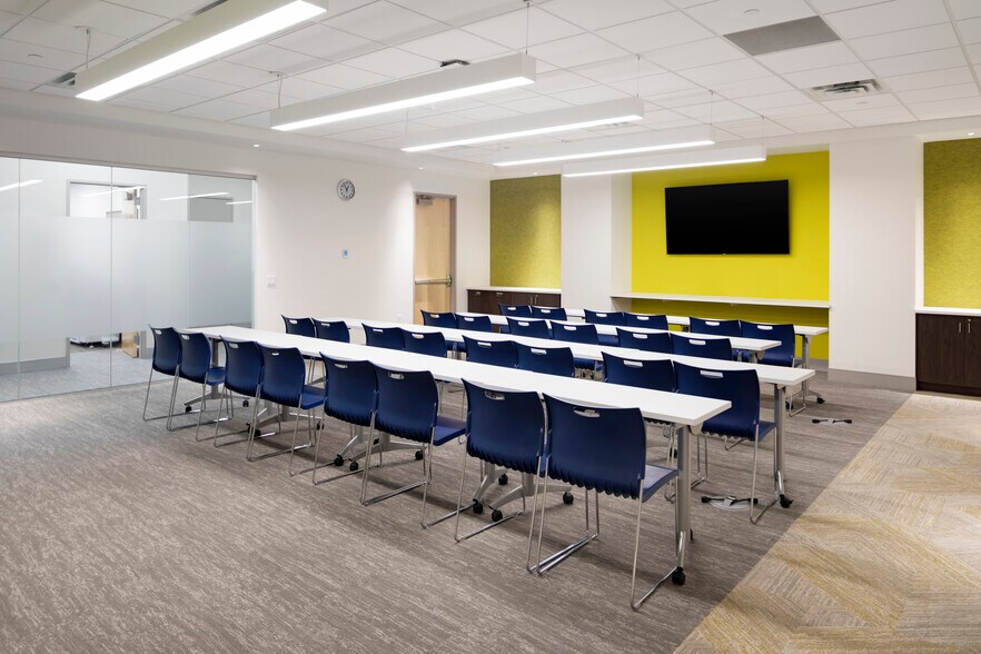 More Photos Of 4300 Marketpointe Dr, Bloomington Office For Lease