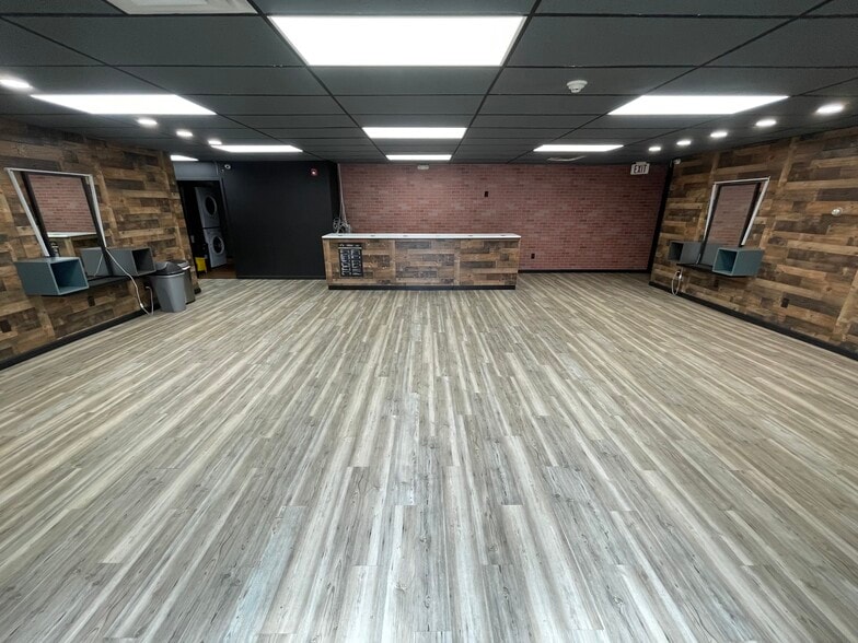 More Photos Of 4814-4818 Mcknight Rd, Pittsburgh Freestanding For Lease