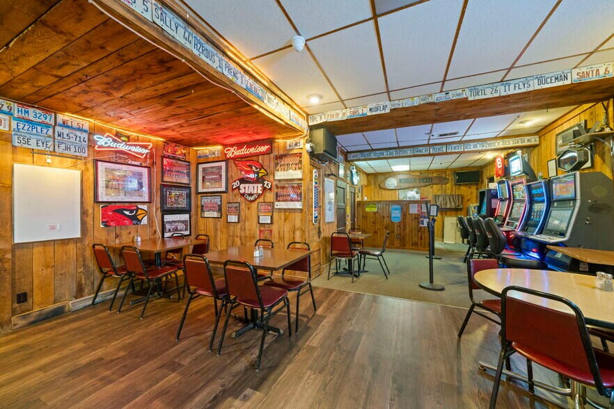 More Photos Of 208 N Walnut St, Stillman Valley General Retail For Sale