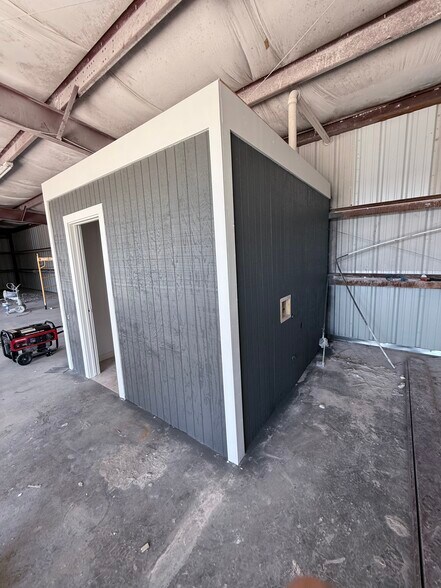 More Photos Of 3609 Wow Rd, Corpus Christi Warehouse For Lease