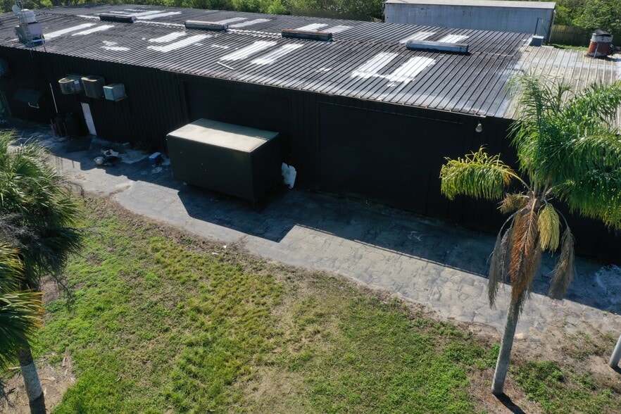 More Photos Of 9891-9915 W US HWY 27, Clewiston Flex For Sale