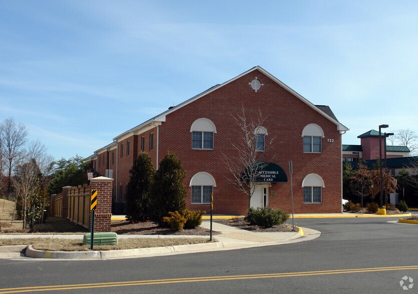 More Photos Of 722 Grant St, Herndon Medical For Sale