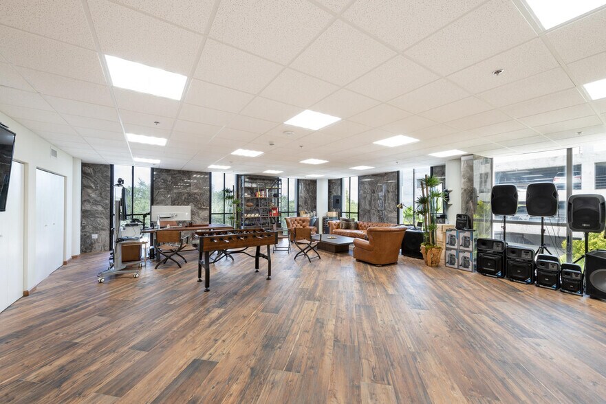 More Photos Of 4300 Biscayne Blvd, Miami Office Residential For Sale