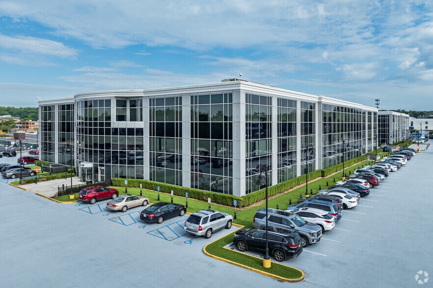 Primary Photo Of 1991 Marcus Ave, New Hyde Park Medical For Lease