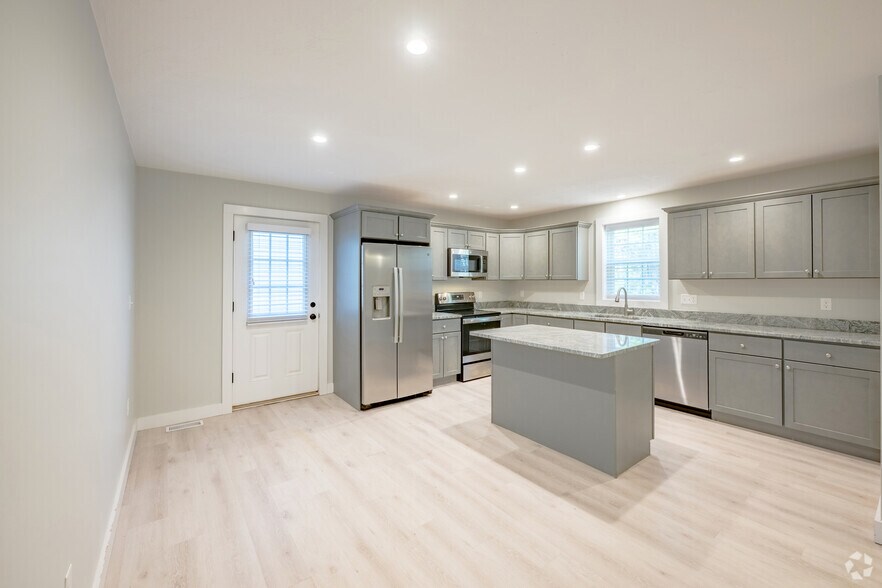 More Photos Of 5 Jakes Path, Middleboro Apartments For Sale