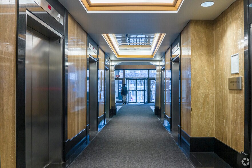 More Photos Of 415 Yonge St, Toronto Office For Lease