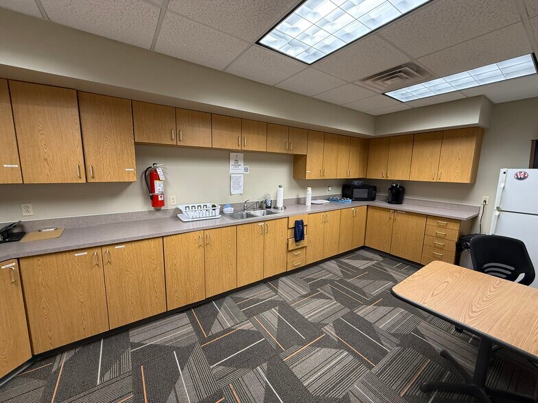 More Photos Of 3497 S 9th St, Kalamazoo Office For Lease