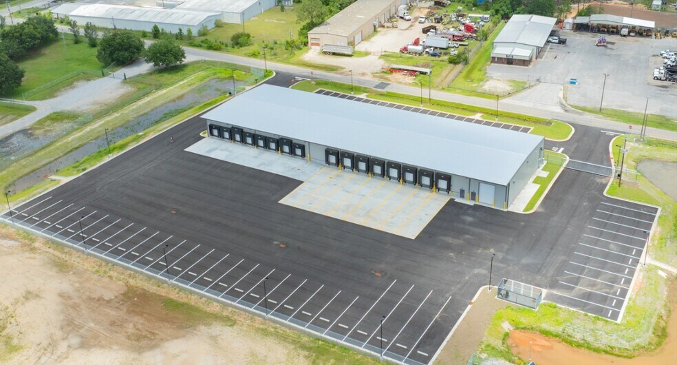 More Photos Of 3211 Anton St, Mobile Warehouse For Sale