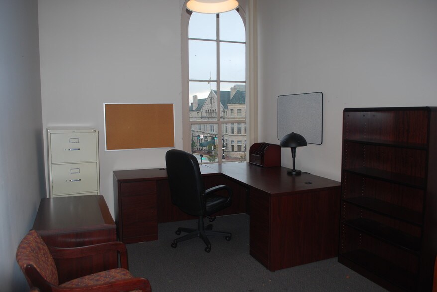 More Photos Of 10 W Eager St, Baltimore Office For Lease