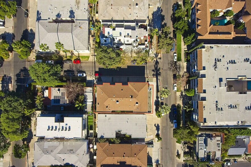 More Photos Of 561 N Sweetzer Ave, Los Angeles Apartments For Sale