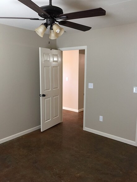 More Photos Of 3515 Harrison St, Batesville Apartments For Sale