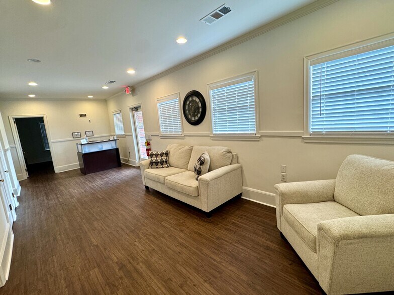 More Photos Of 315 Academy St NE, Gainesville Office For Lease