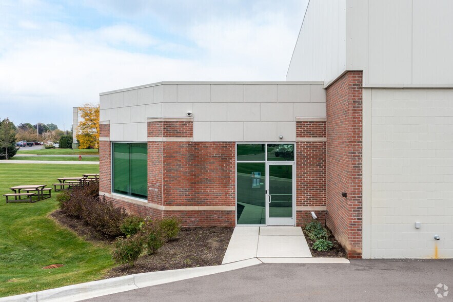 More Photos Of 30119 Research Dr, New Hudson Warehouse For Lease