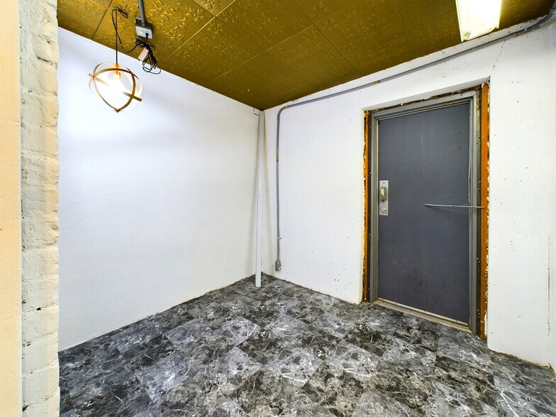 More Photos Of 309 S Ohio Ave, Sedalia Storefront Retail Office For Sale