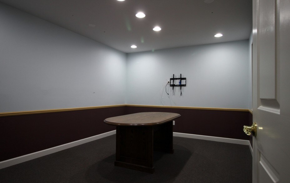 More Photos Of 10151-10171 Bergin Rd, Howell Flex For Lease