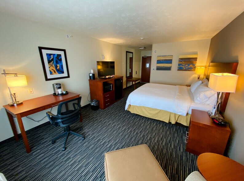 More Photos Of 4020 S Grand Ave, York Hospitality For Sale