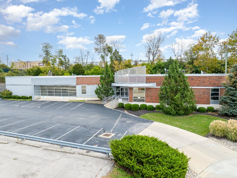 Primary Photo Of 5546 Fair Ln, Fairfax Office For Lease