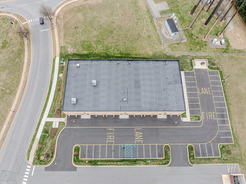 More Photos Of 410 Diamond State Blvd, Middletown Light Distribution For Lease