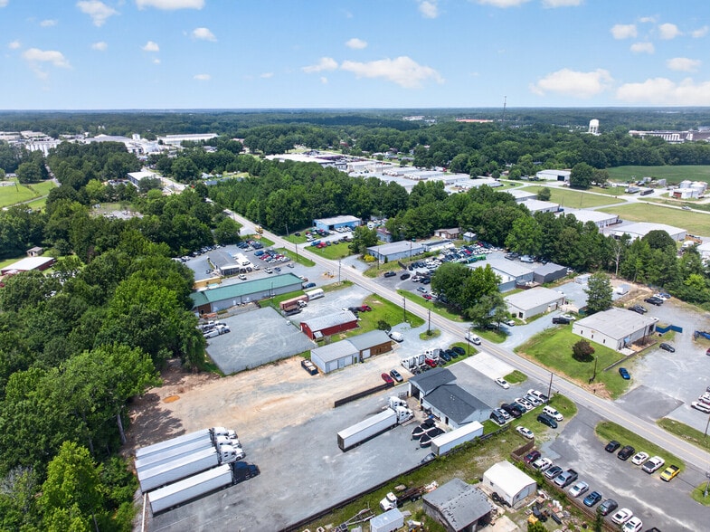 More Photos Of 3470 Gribble Rd, Matthews Warehouse For Lease