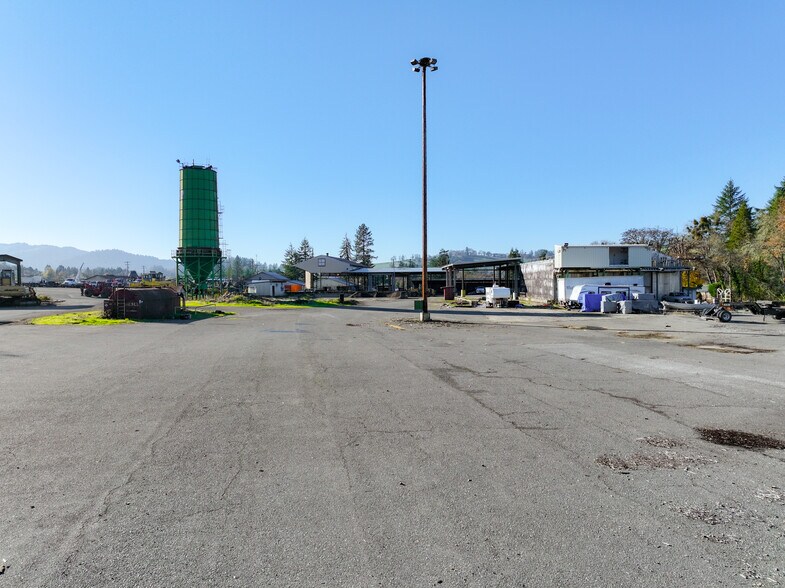 More Photos Of 1577 Glide Loop Dr, Glide Industrial For Sale