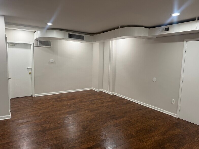 More Photos Of 7401 Woodbine Ave, Philadelphia Storefront Retail Residential For Lease