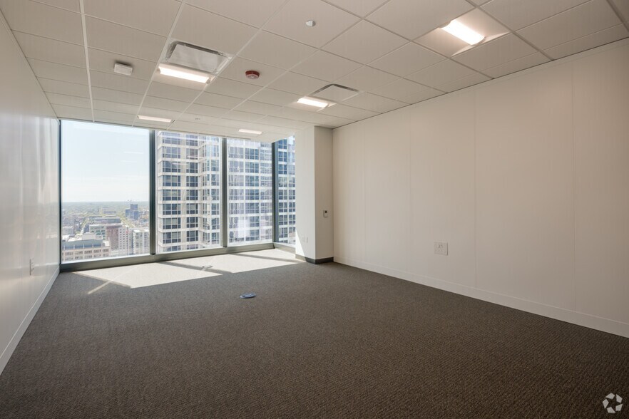 More Photos Of 110 N Wacker Dr, Chicago Coworking Space