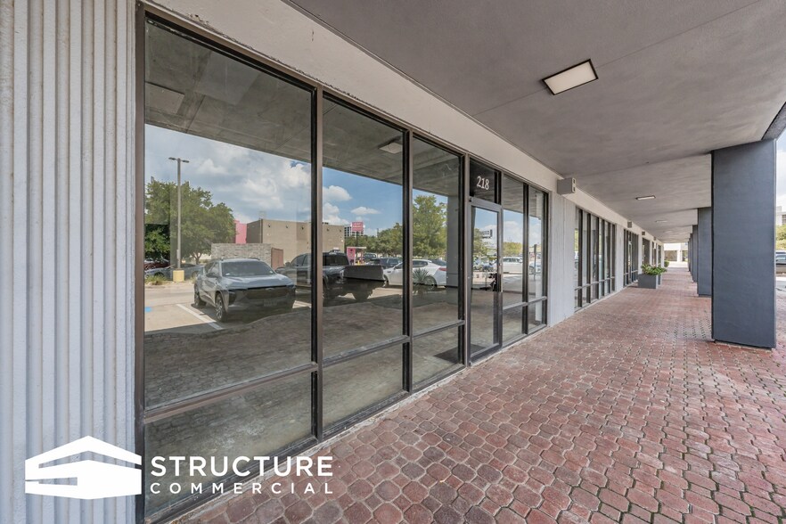More Photos Of 2629 N Stemmons Fwy, Dallas Unknown For Lease