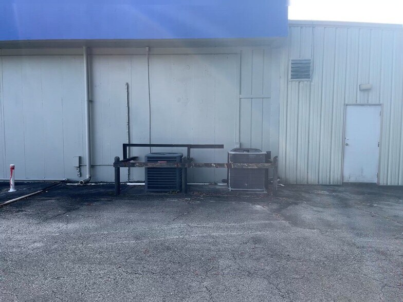 More Photos Of 1906 Parental Home Rd, Jacksonville Storefront For Sale