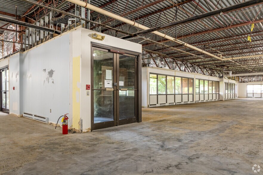 More Photos Of 307 College Rd E, Princeton Research And Development For Lease