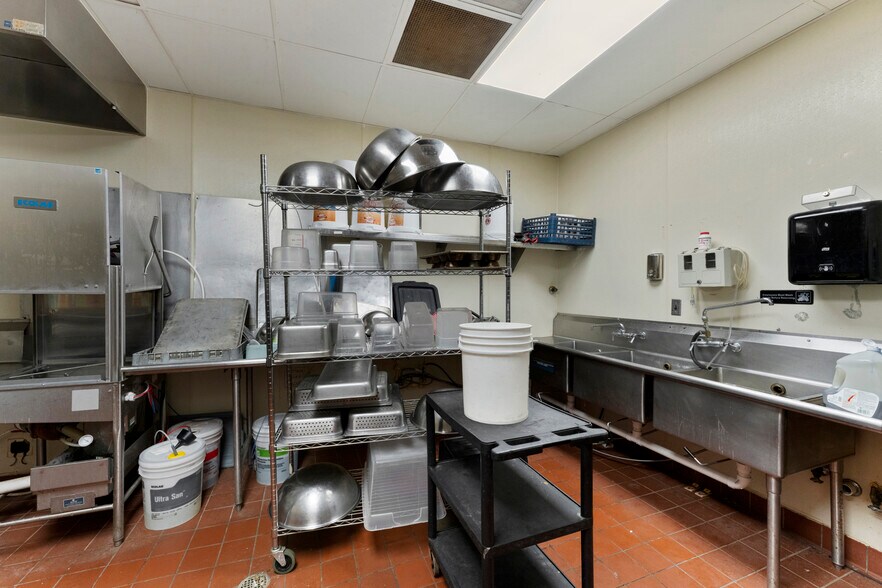 More Photos Of 7373 Comfort Inn Dr, Warrenton General Retail For Sale