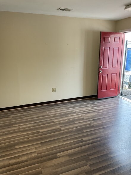 More Photos Of 1202 N Barkley Rd, Statesville Self Storage For Lease